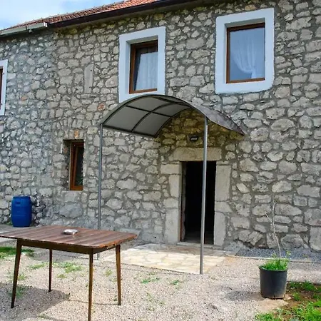 Old House Piperi דירה פודגוריצה