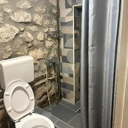 Old House Piperi דירה